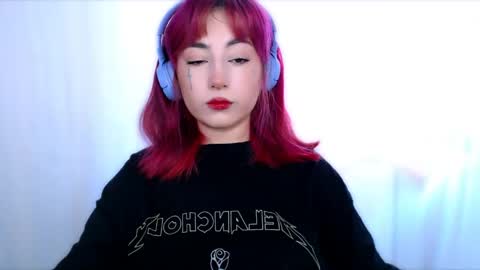 Snapshot of ediefris chatting on 04.25.26 fickle demon made of clumps of matter online show from 04.25.26