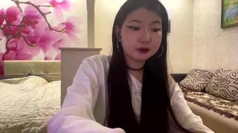 Snapshot of edinabluett chatting on 04.18.26 Eri online show from 04.18.26