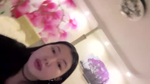 Snapshot of edinabluett chatting on 04.20.26 Eri online show from 04.20.26
