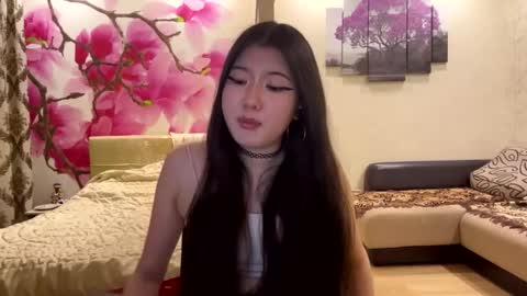 Snapshot of edinabluett chatting on 05.19.26 Eri online show from 05.19.26