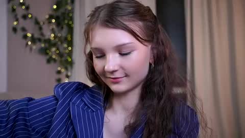 Lisa  online show from 04.05.26