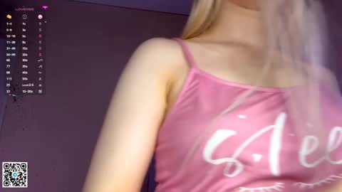 Snapshot of ednadennis chatting on 05.31.26 Eva online show from 05.31.26