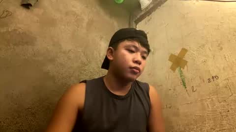 Snapshot of edrianburca052 chatting on 04.19.26 urasian chub online show from 04.19.26