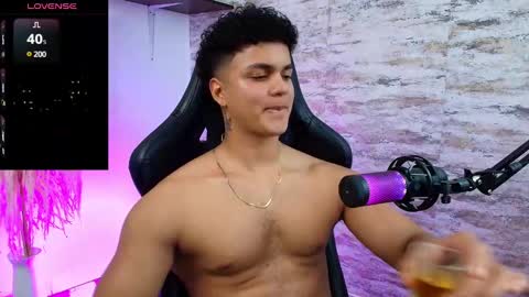 Snapshot of edward__clarck chatting on 01.26.25 EDWARD CLARCK online show from 01.26.25