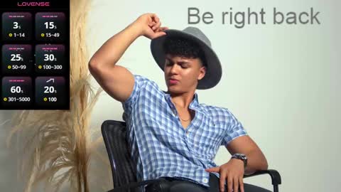 Snapshot of edward__clarck chatting on 02.23.25 EDWARD CLARCK online show from 02.23.25