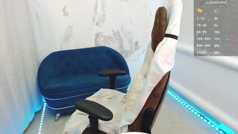 Snapshot of eesprit chatting on 02.11.25 Daniel and Alex online show from 02.11.25