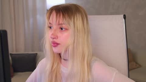 Snapshot of eevamarie chatting on 05.24.26 EVA NON NUDE online show from 05.24.26