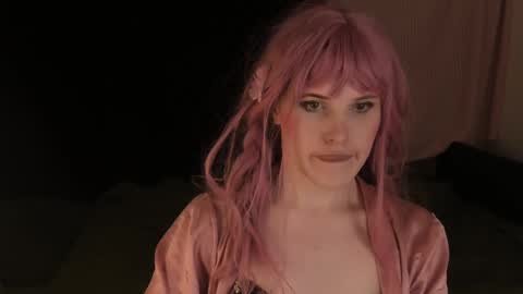 Effie Mur online show from 12.28.24