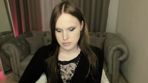 Effie Mur online show from 04.18.26