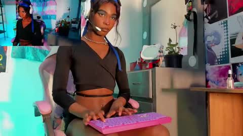 effy_marinn online show from 09.19.25