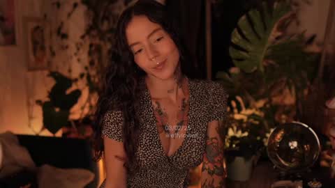 Snapshot of effylowell_ chatting on 02.04.25 Effy online show from 02.04.25