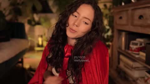 Snapshot of effylowell_ chatting on 10.26.25 Effy online show from 10.26.25