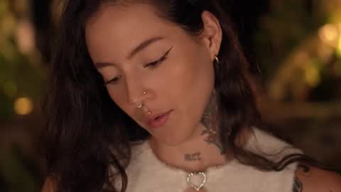 Snapshot of effylowell_ chatting on 02.01.26 Effy online show from 02.01.26