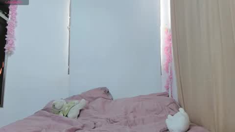 Snapshot of eimy_leny_ chatting on 09.22.25 EIMY online show from 09.22.25