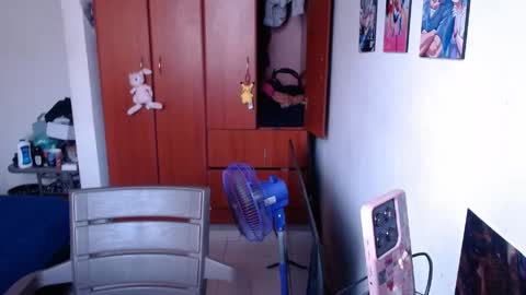 Snapshot of eimy_saenzz chatting on 04.25.26 eimy_saenzz online show from 04.25.26