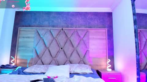 YG COUPLE online show from 12.04.25