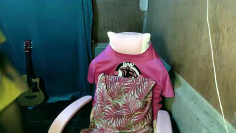 Snapshot of el_clovirr chatting on 09.30.25 el_clovirr online show from 09.30.25