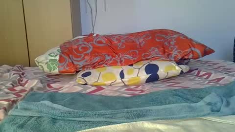 Snapshot of el_petite chatting on 12.09.24 petite online show from 12.09.24