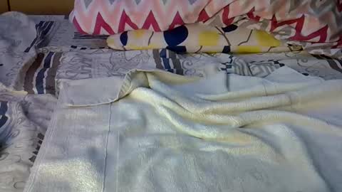 Snapshot of el_petite chatting on 01.13.25 petite online show from 01.13.25