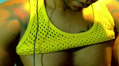 Snapshot of el_vecino_m chatting on 05.15.26 el_vecino_m online show from 05.15.26