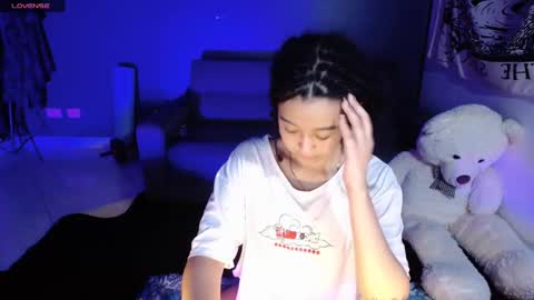 Ela  Help me reach 100 thumbs up online show from 12.15.24