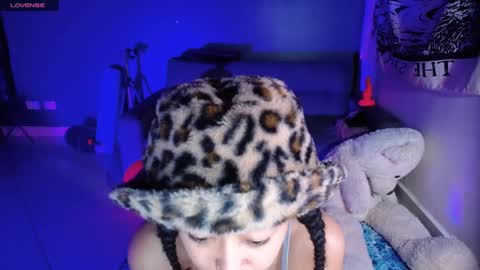 Ela  Help me reach 100 thumbs up online show from 01.03.25