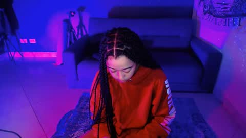 Ela  Help me reach 100 thumbs up online show from 01.12.25