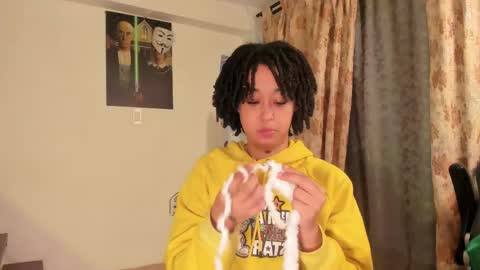 Ela  Help me reach 100 thumbs up online show from 03.05.25