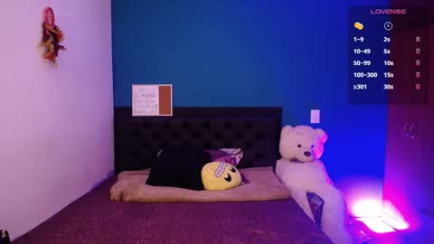 Ela  Help me reach 100 thumbs up online show from 09.30.25