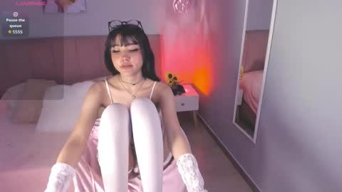Snapshot of ela_petit chatting on 10.17.25 Ela online show from 10.17.25