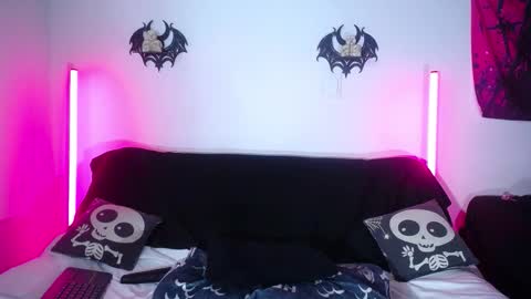 Snapshot of elaine6 chatting on 02.13.26 eli online show from 02.13.26