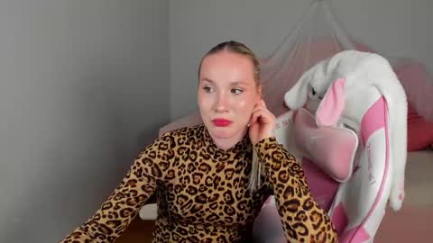 Snapshot of elaravoltage chatting on 05.31.26 elaravoltage online show from 05.31.26
