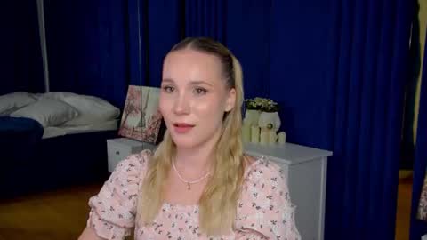 elaravoltage online show from 07.18.26