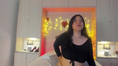 Snapshot of elarey_ chatting on 03.12.26 elarey_ online show from 03.12.26