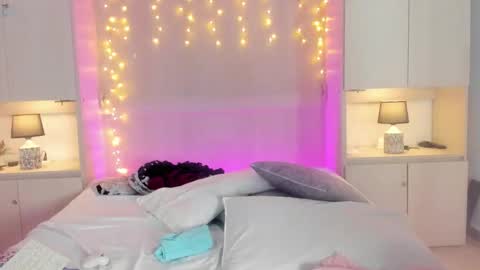 Snapshot of elarey_ chatting on 03.27.26 elarey_ online show from 03.27.26