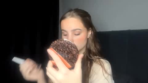 Snapshot of eleanorolaes chatting on 02.26.26 Kelly online show from 02.26.26