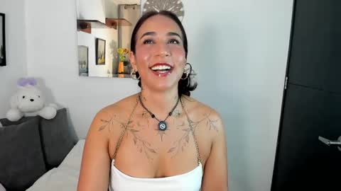 Snapshot of electra_hunt chatting on 05.08.26 Electra- Please help me reach 100 likes online show from 05.08.26