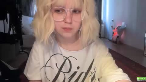 Snapshot of electric_woman chatting on 07.19.26 Aleksa online show from 07.19.26