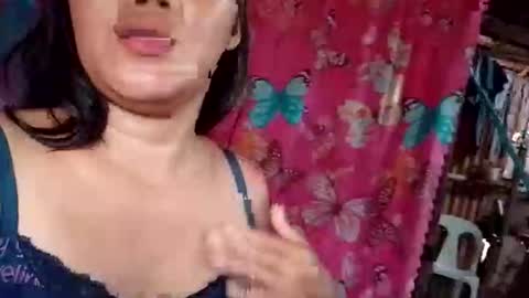 Snapshot of elena_babe33 chatting on 11.15.25 elena_babe33 online show from 11.15.25