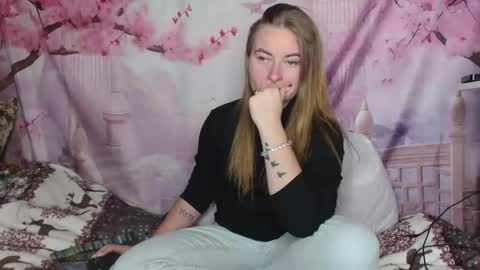 Snapshot of elena_maeer chatting on 10.04.25 Elena online show from 10.04.25