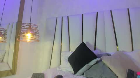 Snapshot of elena_mature chatting on 04.24.26 Elena online show from 04.24.26