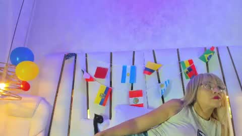 Snapshot of elena_mature chatting on 07.11.26 Elena online show from 07.11.26