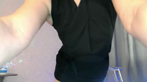 Snapshot of elenaza chatting on 04.27.26 elenaza online show from 04.27.26