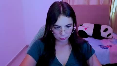 Snapshot of elenna_hotx chatting on 06.15.26 agnes online show from 06.15.26