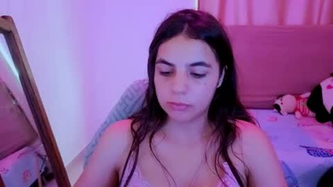 Snapshot of elenna_hotx chatting on 06.18.26 agnes online show from 06.18.26