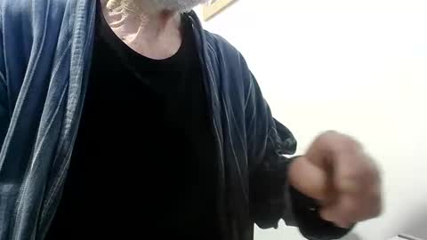 elfyonee online show from 12.15.25