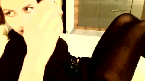Snapshot of eliana_e chatting on 06.21.26 Eliana online show from 06.21.26