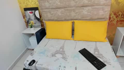 Snapshot of elianacollins chatting on 11.26.25 Eliana online show from 11.26.25