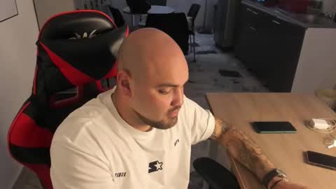 Snapshot of eliancrow chatting on 11.25.25 Elian online show from 11.25.25