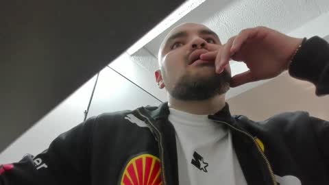 Snapshot of eliancrow chatting on 12.01.25 Elian online show from 12.01.25